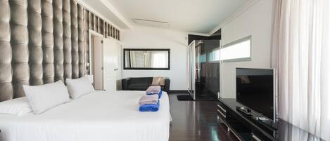 5 soverom, safe på rommet, skrivebord og strykejern/-brett