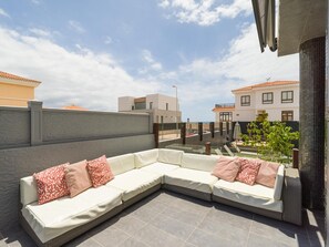 Terrace/patio - Entire home in Meloneras. BBQ, pool, jacuzzi (Maspalomas)