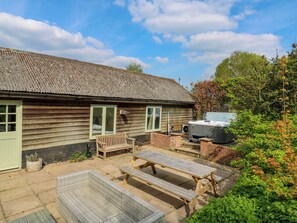 Cottage | Outdoor dining