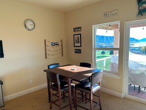 Dining - B15-Crescent Bar Condo near Pool/Hot Tub.  Golf Course/Columbia River view. (Quincy)