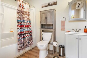 Towels - Bandera Stronghold - Cochise Tipi (Bandera)
