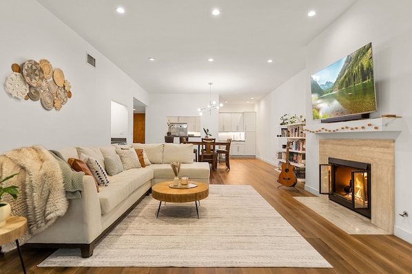 Smart TV, fireplace, books, offices