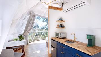 Fridge, oven, coffee/tea maker, cookware/dishes/utensils