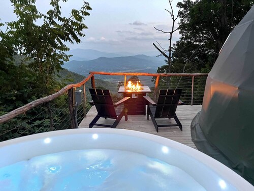 Ultra Luxe Dome With Hot Tub and Premium Mountain View