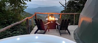 Ultra Luxe Dome With Hot Tub and Premium Mountain View