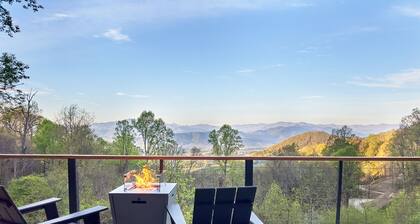 Luxe Glass Cabin + Hot Tub+ Mountain View +Hiking