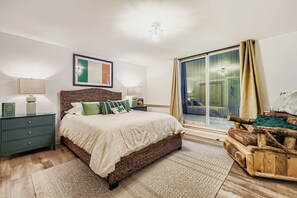 6 bedrooms, desk, iron/ironing board, WiFi