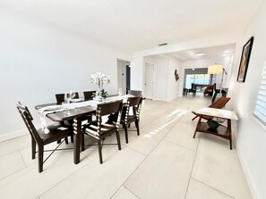 Dining - Experience Bliss – Relaxing Retreat Near Treasure Island Beaches (Treasure Island)