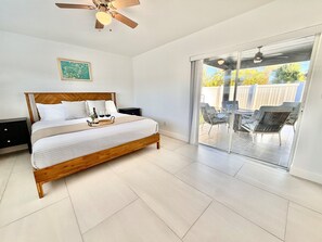 3 habitaciones, tabla de planchar con plancha y cuna de viaje 