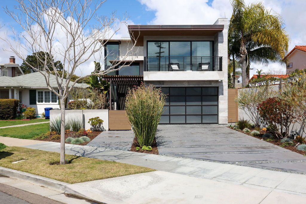 Charming 3-bedroom house close to the beach with rooftop deck