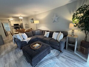 TV, offices - Fiddler's Cove 10-I 2 Bedroom, 1 Block from Beach (Hilton Head Island)