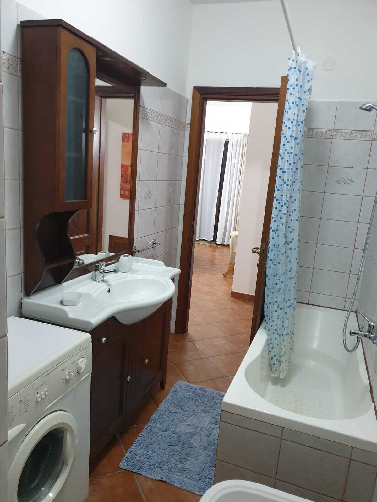 Dusj, hårføner, bidé og håndklær