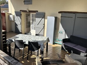 Outdoor dining - GITE DES GARGAILS - LE BARP (LE BARP)