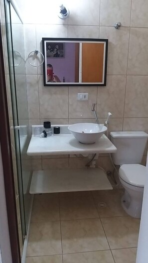 Hårføner, håndklær, såpe og sjampo