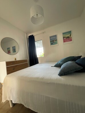 2 makuuhuonetta, silitysrauta/-lauta, ilmainen Wi-Fi, vuodevaatteet