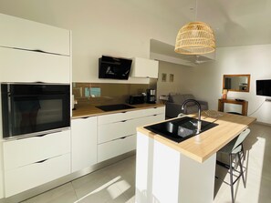 Private kitchen - Appartement vue Mer, Rez-de-chaussée Chaussée, Chez Ti Louis - Grande Anse (Les Anses-d'Arlet)