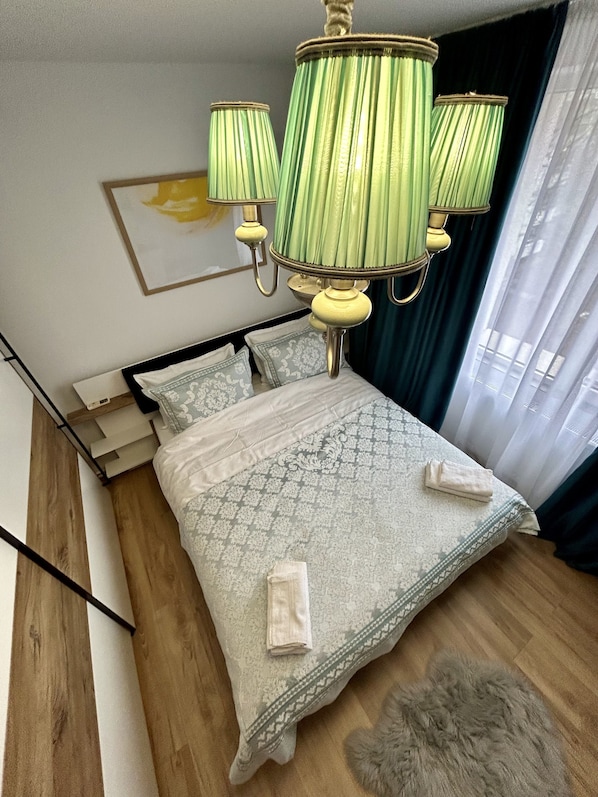 1 slaapkamer, een bureau, wifi, beddengoed