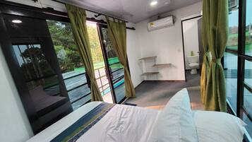 4 bedrooms, travel crib, free WiFi, bed sheets