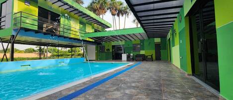 Innenpool, Außenpool