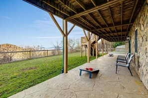 Terrace/patio - Mountain Retreat, Balcony, Hot Tub, and Grill! (Waynesville)