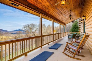 Terrace/patio - Mountain Retreat, Balcony, Hot Tub, and Grill! (Waynesville)