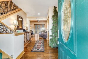 Lobby - Mountain Retreat, Balcony, Hot Tub, and Grill! (Waynesville)