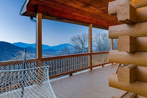 Property grounds - Mountain Retreat, Balcony, Hot Tub, and Grill! (Waynesville)
