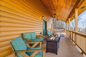 Terrace/patio - Mountain Retreat, Balcony, Hot Tub, and Grill! (Waynesville)