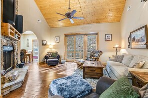 TV, fireplace, video games, stereo - Mountain Retreat, Balcony, Hot Tub, and Grill! (Waynesville)