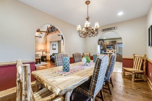 Dining - Mountain Retreat, Balcony, Hot Tub, and Grill! (Waynesville)