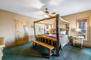 4 bedrooms, desk, iron/ironing board, travel crib - Mountain Retreat, Balcony, Hot Tub, and Grill! (Waynesville)