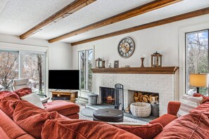 TV, peis og kontorer