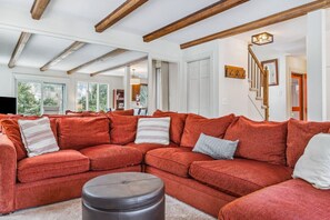 TV, peis og kontorer