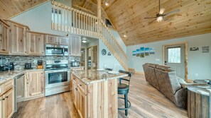 Køleskab, mikrobølgeovn, ovn, kogeplade