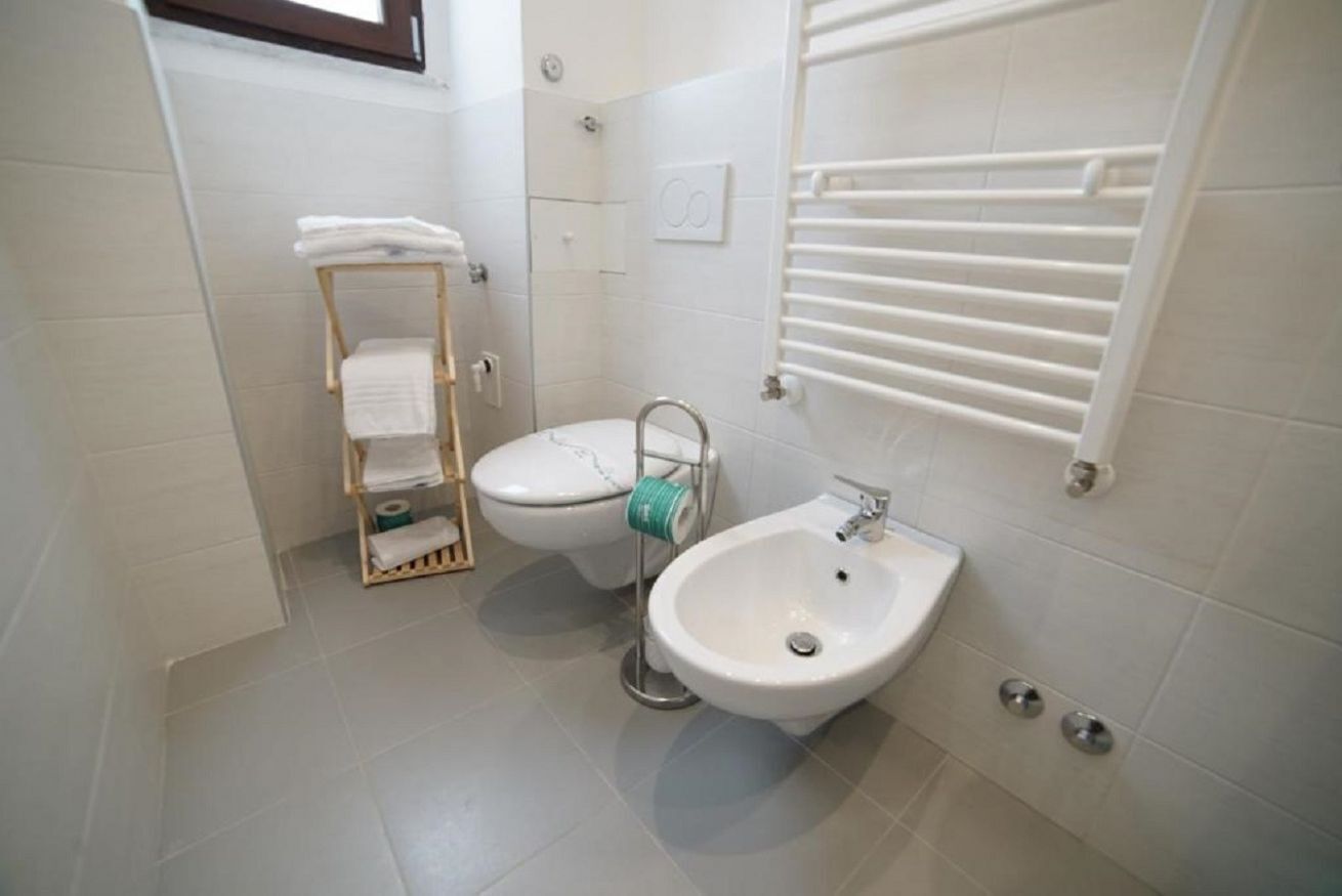 Doccia, asciugacapelli, bidet, asciugamani