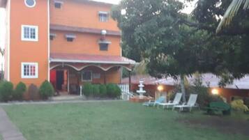 Fachada de la propiedad