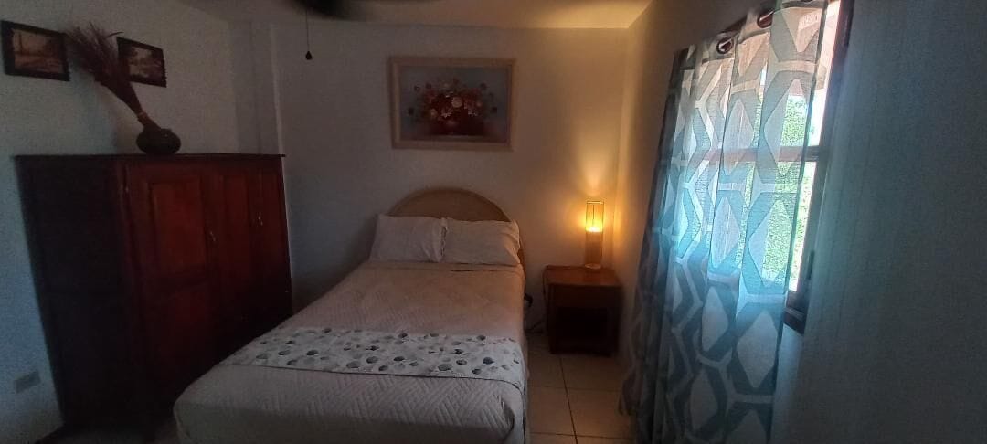 Economy Single Room | Desk, soundproofing, free WiFi