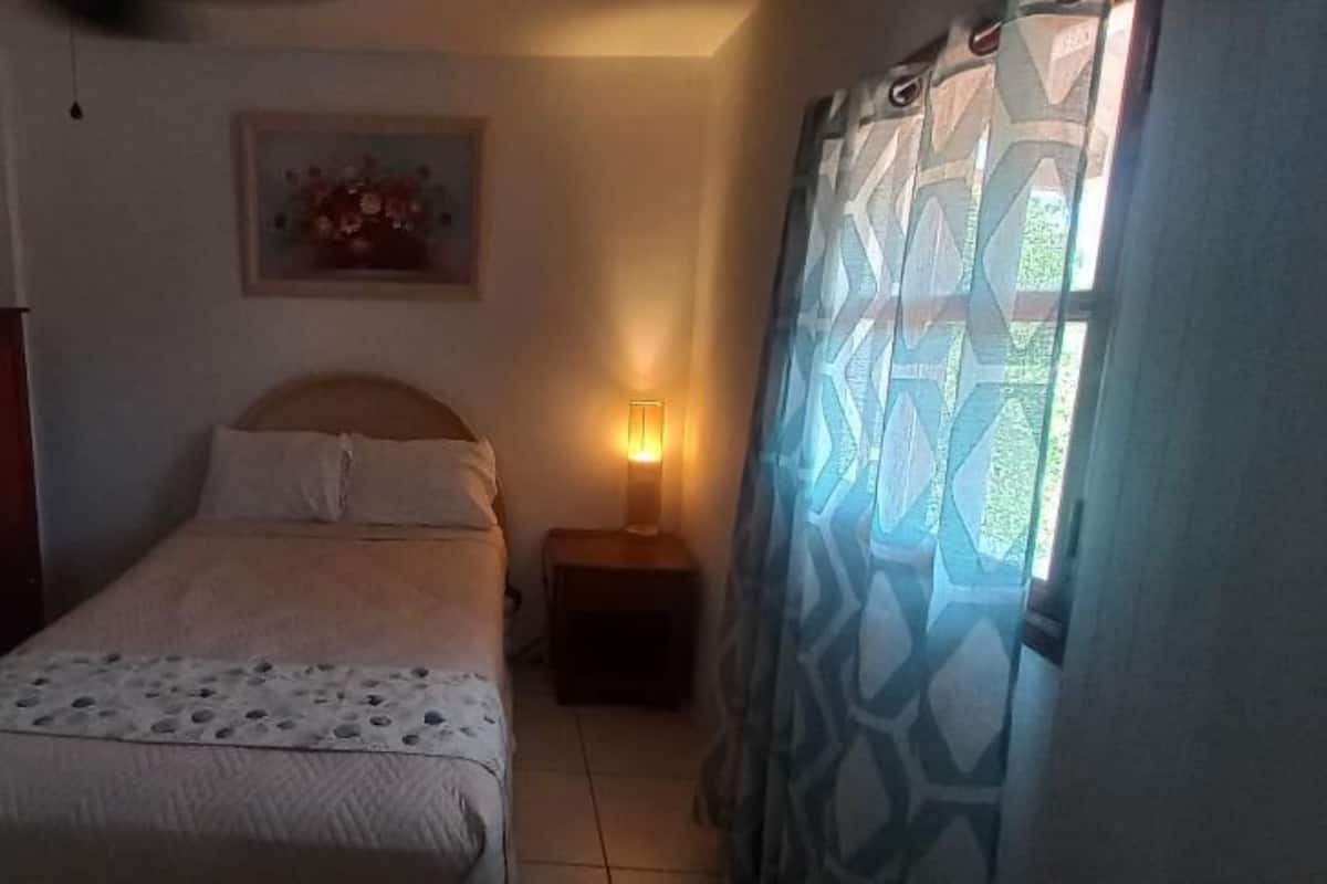 Economy Single Room | Desk, soundproofing, free WiFi