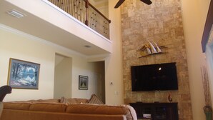 Smart TV, printers - Stunning 4-bedroom house. Beaches, Shopping, Golf, Restaurants all close by. (Estero)