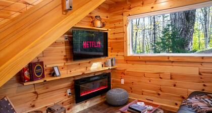 Upscale Cabin hot-tub, private fire pit, complimentary kayaks paddleboards