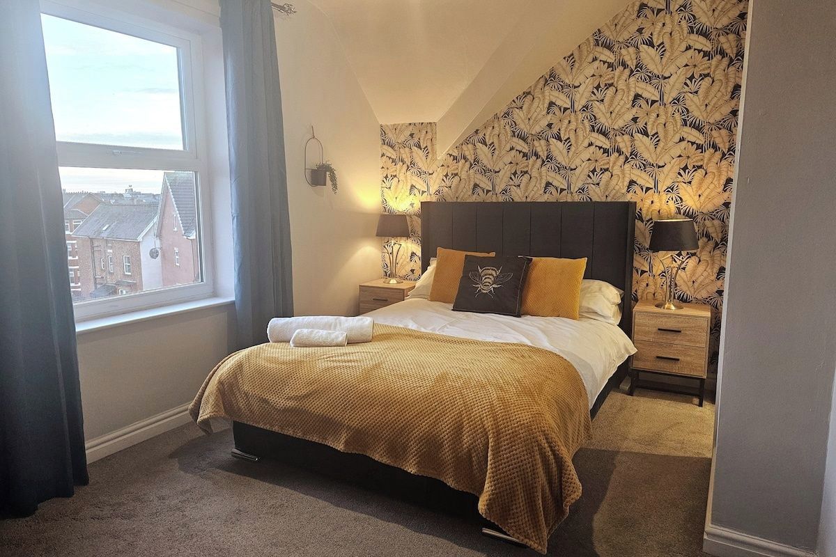 2 bedrooms, iron/ironing board, travel cot, WiFi