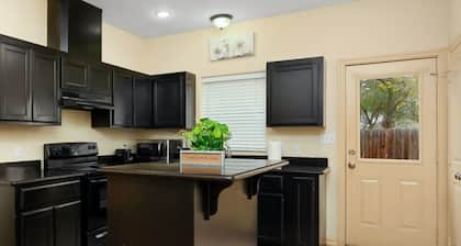 Hummingbird Haven 4 ~Travel Nurse Retreat