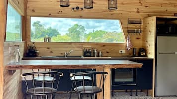 Deluxe Villa | Private kitchen | Full-size fridge, microwave, oven, stovetop