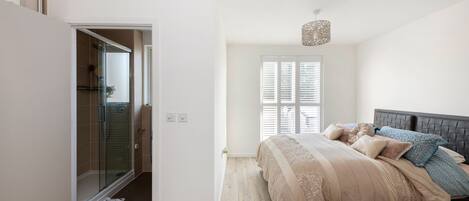 3 Schlafzimmer, Bügeleisen/Bügelbrett, WLAN, Bettwäsche