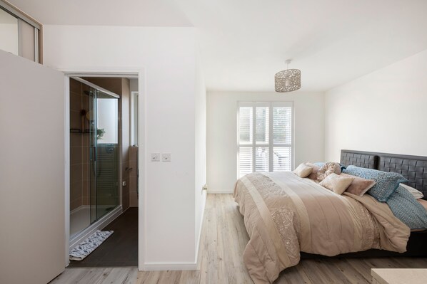 3 dormitorios, tabla de planchar con plancha, wifi y ropa de cama