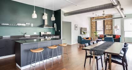 Luxury Downtown Penthouse with Private Rooftop!
