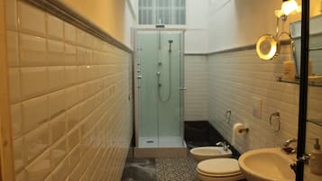 Shower, hair dryer, bidet, towels