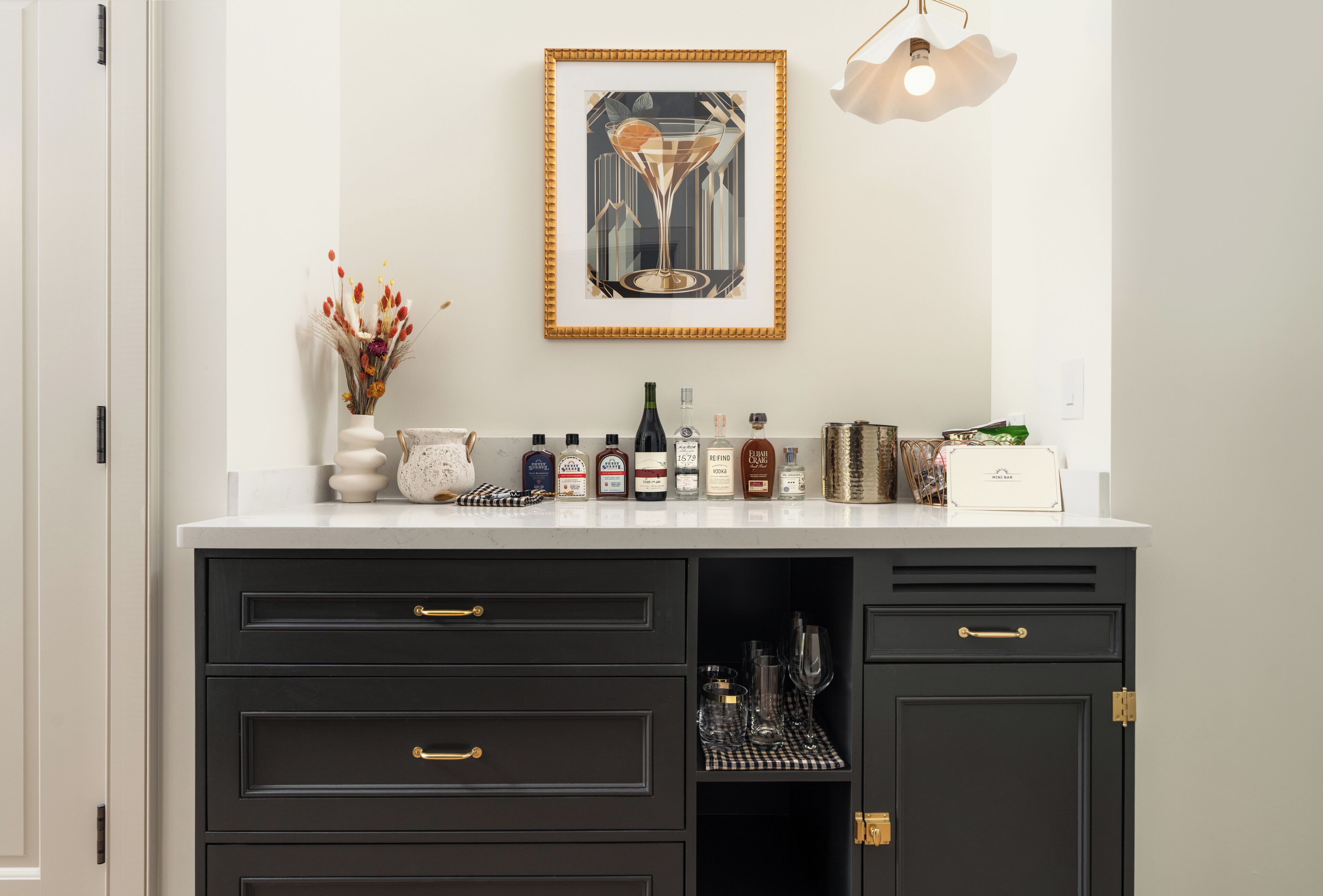 Ropa de cama de alta calidad, minibar y decoración personalizada 