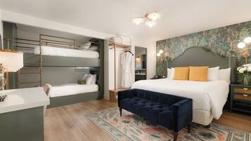 Zimmer, Mehrere Betten | Hochwertige Bettwaren, Minibar, individuell dekoriert