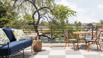 Suite junior, vista a la ciudad | Terraza o patio